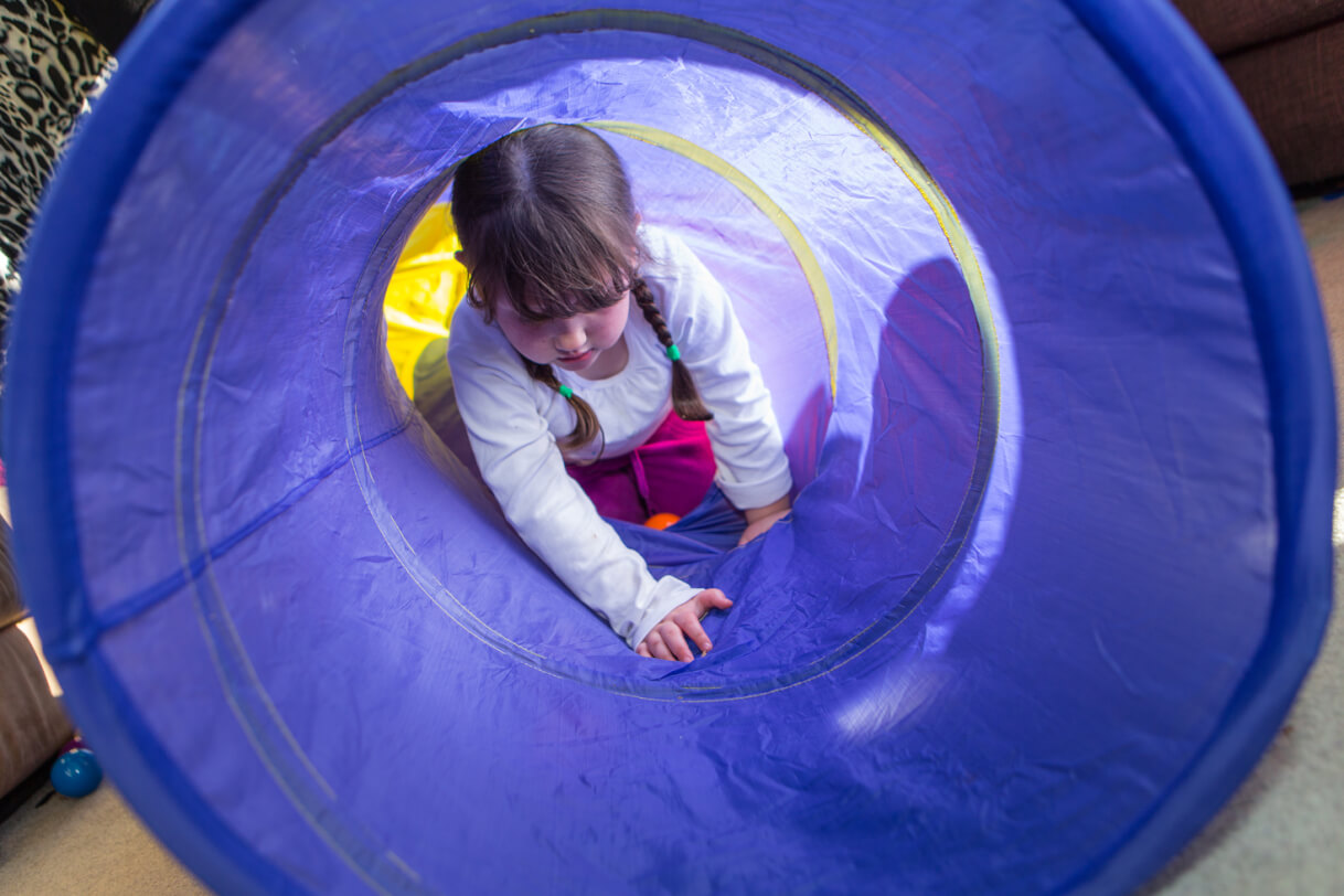 Watching through the tunnel as Giana begins crawling through.
